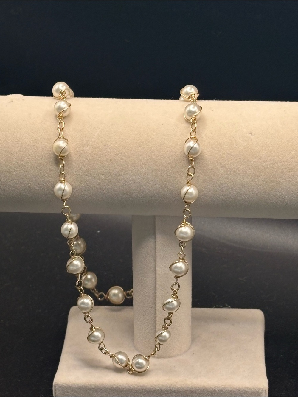 Vintage 1966 Sarah Coventry Pearl Swirl Faux Pearl Gold Tone Necklace